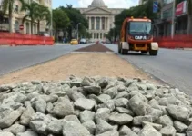 pedras soltas Rua 'paredão' Almirante Tamandaré
